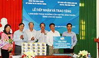 Viettel Bình Thuận tặng 1.000 máy điện thoại di động cho hộ nghèo
