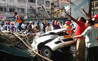 Sập cầu vượt Ấn Độ: 22 người chết, nhiều người kẹt trong đống đổ nát