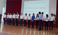 Cựu học sinh Trường THPT Phan Bội Châu: Trao 30 triệu đồng học bổng cho học sinh Bình Thuận