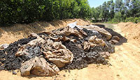 Cơ quan chức năng Hà Tĩnh phát hiện hơn 100 tấn chất thải của Formosa được chôn lấp trái phép tại trang trại của giám đốc Công ty Môi trường đô thị thị xã Kỳ Anh, tỉnh Hà Tĩnh.