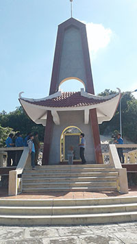 Chi đoàn Phòng thời sự - Đài PT-TH Bình Thuận về nguồn tại Khu di tích Chi bộ Tam Tân
