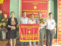 Trường THCS Lê Văn Tám nhận cờ thi đuacủa Thủ tướng Chính phủ