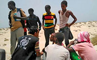 Ít nhất 5 người chết và 50 người mất tích sau khi kẻ buôn lậu ép 180 người tị nạn nhảy xuống nước ở ngay gần bờ biển của Yemen.