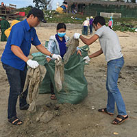 150 đoàn viên thanh niên dọn vệ sinh bãi biển Mũi Né