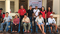 Trao tặng 100 xe lăn cho người khuyết tật