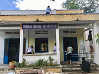 Tuy Phong: Giúp các điểm trường sơn sửa cơ sở vật chất đón năm học mới