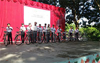 Trao 25 chiếc xe đạp cho học sinh nghèo hiếu học