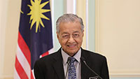 Thủ tướng Malaysia Mahathir đệ đơn từ chức