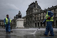 Hệ thống nước rửa đường của Paris “có dấu vết” của virus SARS-CoV-2