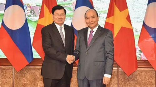 Vietnamese, Lao PMs: Inter-gov’t committee meeting a success