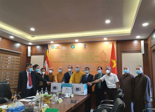 Vietnam Buddhist Sangha presents medical supplies to help India fight COVID-19