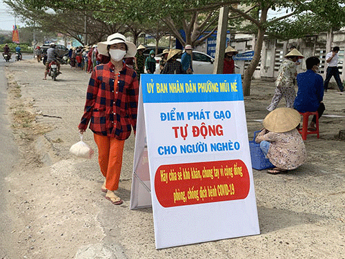 “Rice ATMs” provides free rice for poor people in Mui Ne