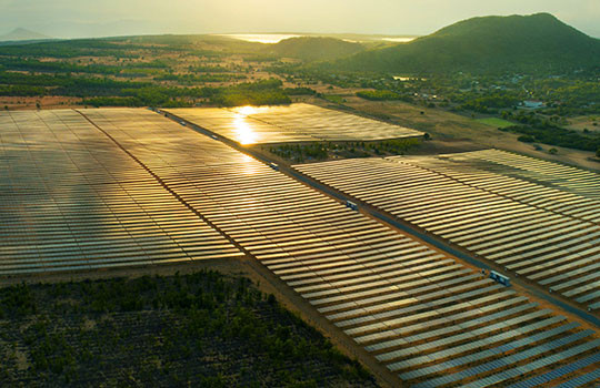 Tác phẩm: Nhà máy năng lượng mặt trời Hồng Phong đạt giải Nhất tháng 6