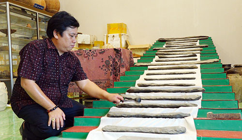 Extraordinary ancient items of “King of antiques” in Binh Thuan