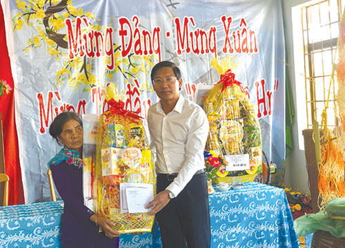 Province’s leaders visit, give gifts and extend congratulations to ethnic minority people on “Tet Dau Lua”
