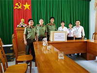 Hỗ trợ 5.000 khẩu trang cho Trung tâm Y tế quân dân y Phú Quý