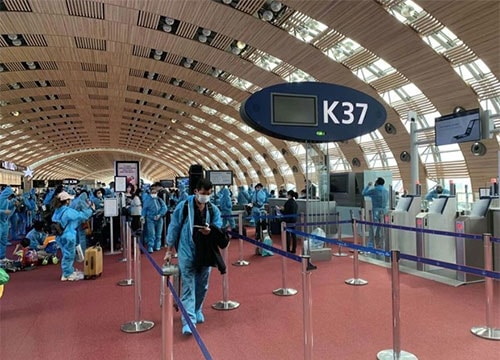 Nearly 280 Vietnamese citizens flown home from France, Morocco, Chile