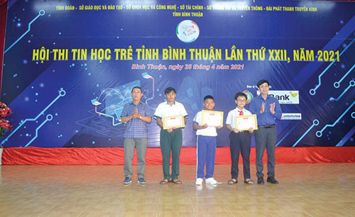 Hundreds of junior students competed at Binh Thuan 22nd Young Informatics Competition