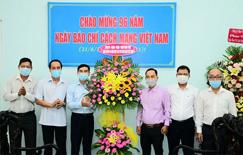 Binh Thuan Leaders greets Binh Thuan Newspaper on Vietnam Revolutionary Press Day (June 21st)