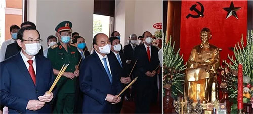 State President offers incense in commemoration of President Ho Chi Minh 