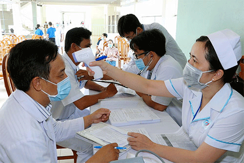 Another 49,800 AstraZeneca vaccine shots allocated to Binh ThuanBTO- Binh Thuan CDC has just received additional 49,800 doses of AstraZeneca vaccines, the largest ever number of vaccine doses the province has ever received.