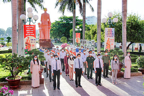 Leaders, officials pay tribute to President Ho Chi Minh on his birthdayBTO- A leadership delegation of the provincial Party Committee, People’s Council, People’s Committee and Vietnam Fatherland Front Committee on Wednesday morning (May 19) visited and...