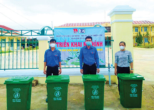 Youth join activities in response to the “Clean Up The World ” campaign 2021 