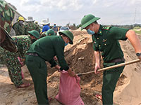 Đồn biên phòng Tân Thành giúp dân khắc phục sạt lở do ảnh hưởng bão số 9