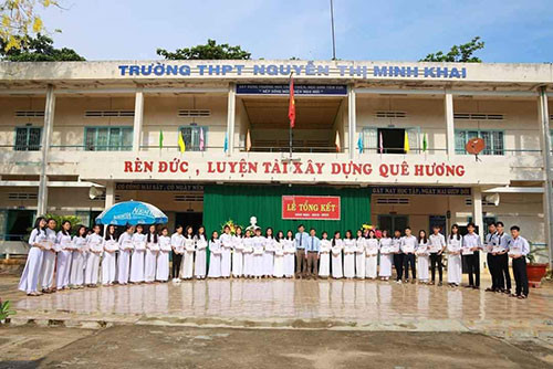 Trường Trung học phổ thông Nguyễn Thị Minh Khai giúp đỡ học sinh hoàn cảnh khó khăn
