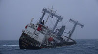 Khẩn trương trục vớt xác tàu Xin Hong 