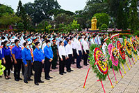 Lễ viếng liệt sĩ và Chủ tịch Hồ Chí Minh nhân Ngày thành lập Quân đội nhân dân Việt Nam