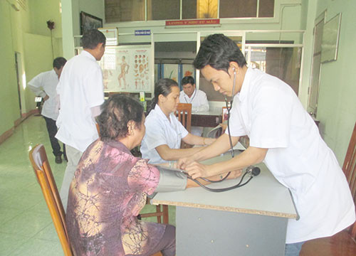 200 poor people get free medical check-ups and oriental medicine