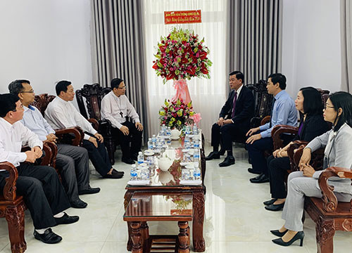 Central leader pays pre-Xmas visit to Phan Thiet Diocese
