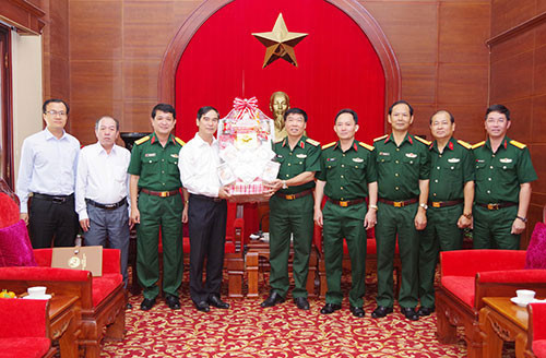 Provincial Party leader visited and extend Tet greetings to high command Military Region 7