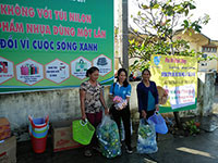 Tổ phụ nữ chống rác thải nhựa