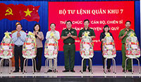Quân khu 7 thăm, chúc tết cán bộ, nhân dân đảo Phú Quý