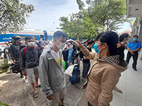 Kiểm tra y tế với hành khách xuống Ga Phan Thiết