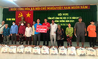 Công ty Bia Sài Gòn tặng quà Tết cho người nghèo