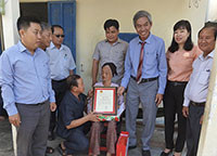 Chúc thọ các cụ 100 tuổi tại Tuy Phong
