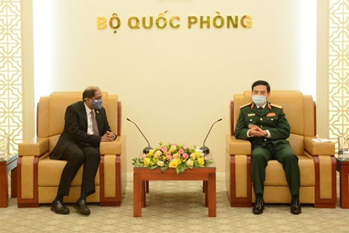 Vietnam promotes defence cooperation with Philippines, Singapore