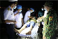 Cấp cứu ngư dân Bình Thuận bị đột quỵ tại đảo Trường Sa