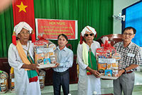 Ủy ban MTTQ Việt Nam tỉnh chúc Tết Ramưwan tại Bắc Bình, Tuy Phong