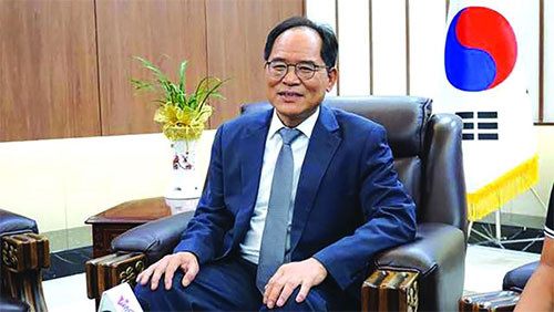 Korean Ambassador extends message of hope with MV in Vietnamese