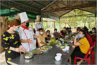 Đào tạo kỹ năng bếp cho các hộ kinh doanh du lịch Phú Quý