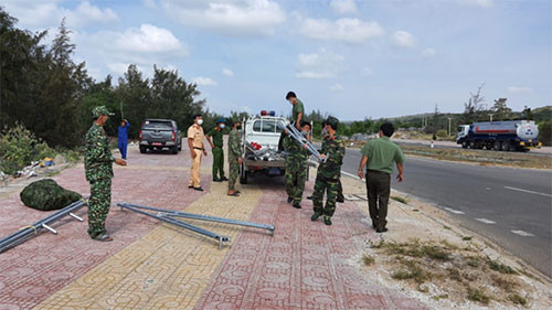 Covid-19 quarantine checkpoint set up on Hoa Phu - Hoa Thang road