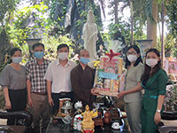 Chủ tịch Ủy ban MTTQ Việt Nam tỉnh thăm, chúc mừng Đại lễ Phật đản