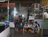 Nước ngập khu ẩm thực chợ Phan Thiết