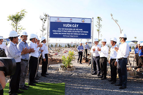Tree-planting festival launched in Vinh Tan 2 thermal power plant 