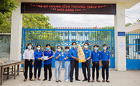 Tuy Phong: Chiến sĩ “áo xanh” đồng hành các em học sinh thi vào lớp 10