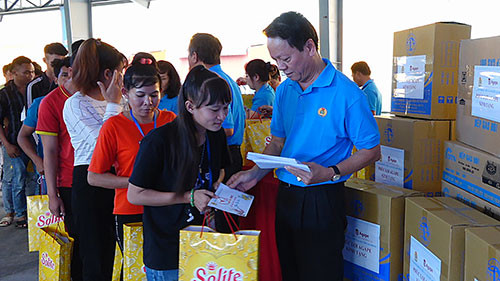 Binh Thuan strives to ensure all union members and employees to enjoy fully Tet holiday